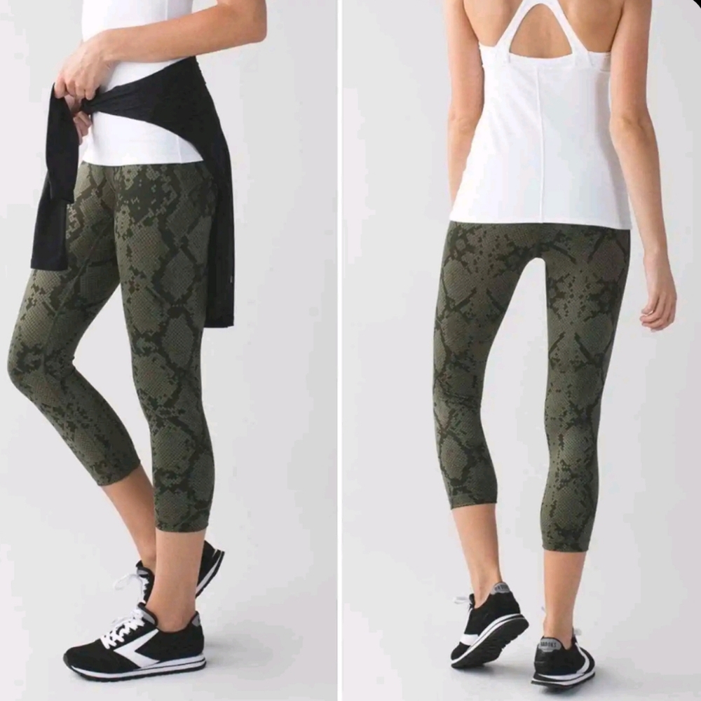 Lululemon T3 Sz: 8 snakeskin print crop leggings gray black like new condition